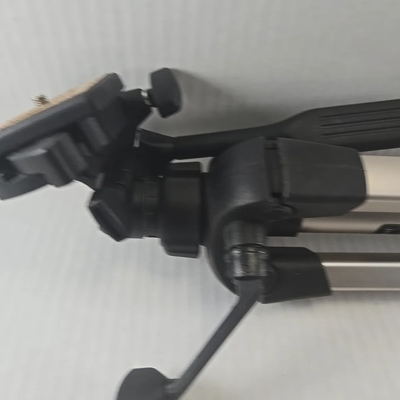 Sunpak 8001 UT Video Camera 3 Way Pan Tilt Head Tripod 60" 2.8lbs Carrying Case - Picture 2 of 6